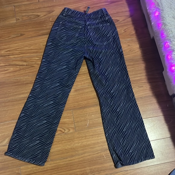 I bought them 3 years ago and ended up never wearing them (no occasion) - Picture 2 of 4